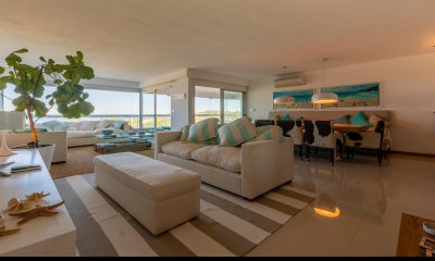 Venta apartamento tres dormitorios en suite  y dependencia Playa Brava Punta del Este