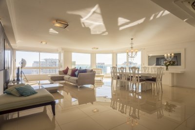 Venta apartamento 3 dormitorio en suite Playa Mansa Punta del Este