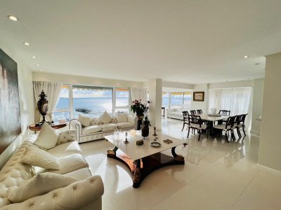 Venta Apartamento 3 dormitorios en Playa Mansa, Punta del Este