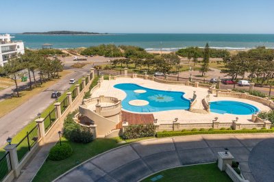 Venta apartamento 3 suites más dependencia Punta del Este