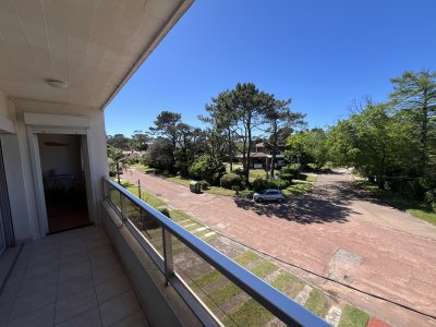 Apartamento 2 dormitorios en alquiler temporal - Playa Mansa - 50mts del mar