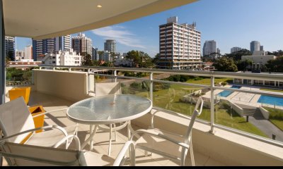 Venta Departamento 3 dormitorios con con garaje Playa Brava Punta Del Este Sol