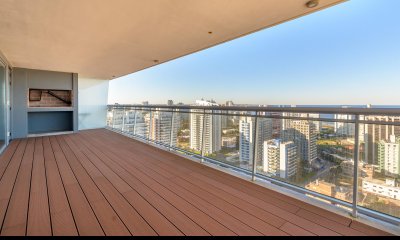 venta apartamento tres dormitorios playa brava piso alto vista al mar terraza parrillero