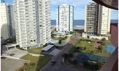 venta apartamento 2 dormitorios playa brava vista al mar