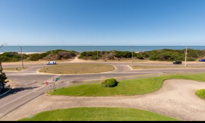 Apartamento  Venta 3 dormitorios mas dependencia  Rincón del Indio Punta del Este Vista al Mar
