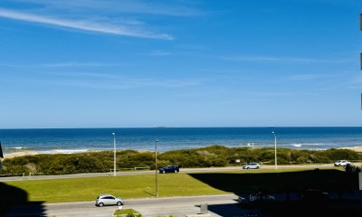 APTO EN UNA DE  LAS TORRES MAS EMBLEMATICAS DE PUNTA DEL ESTE