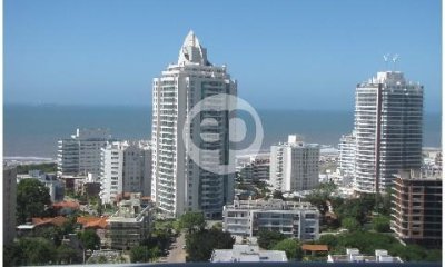 Piso alto en Roosevelt