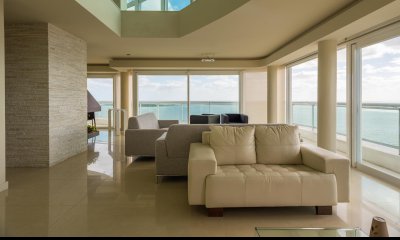 Venta Apartamento Pent House  3 dormitorios mas dependencia Playa Mansa Punta del Este