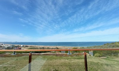 Venta departamento dúplex Punta Ballena 3 dormitorios vista al mar piscina propia