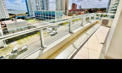 Venta Apartamento de 3 suite en Playa Mansa Punta del Este