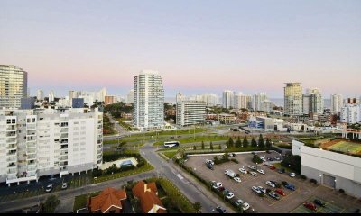 Venta departamento 2 dormitorios en suite Playa Mansa Punta del Este