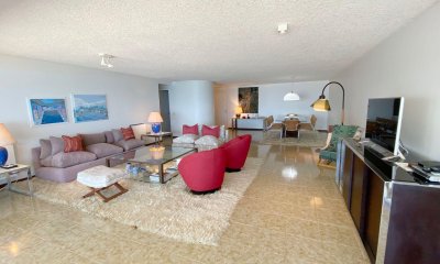 Venta departamento de 3 dormitorios en suite en Playa Brava