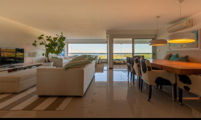 Indigo Venta apartamento tres dormitorios en suite  y dependencia Playa Brava Punta del Este