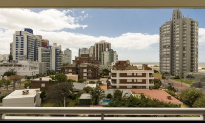 Venta  tres dormitorios playa brava
