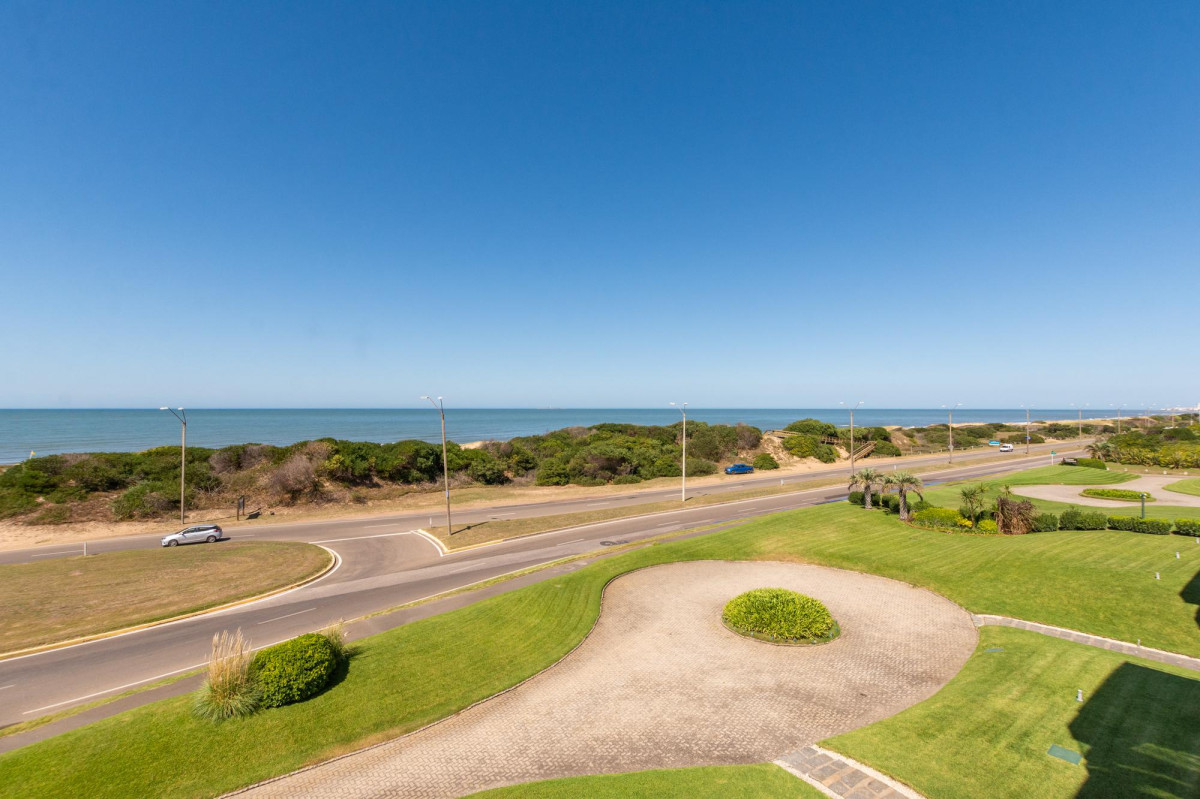 Apartamento  Venta 3 dormitorios mas dependencia  Rincón del Indio Punta del Este Vista al Mar