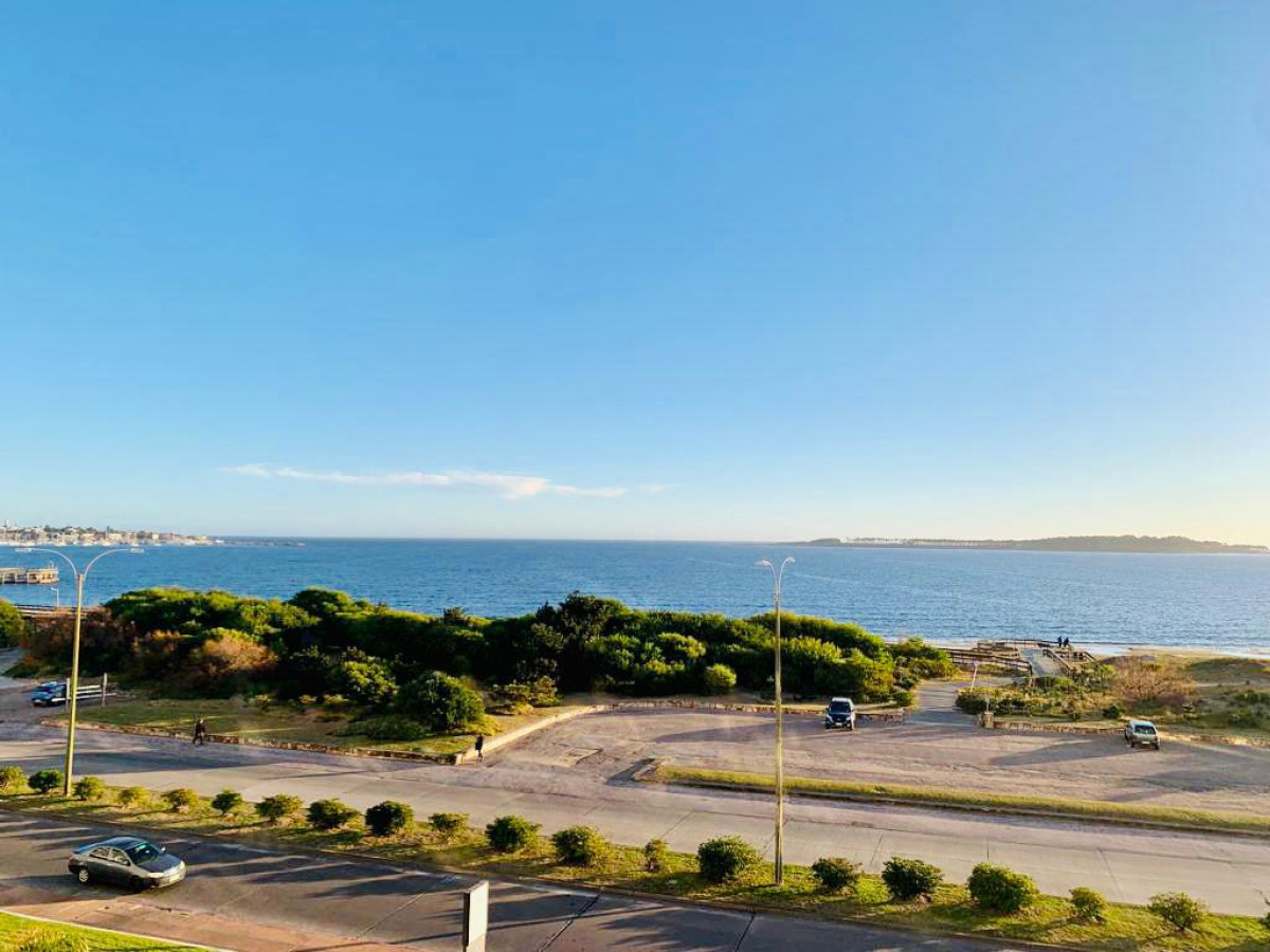Venta Apartamento 3 dormitorios màs dependencia en Playa Mansa, Punta del Este