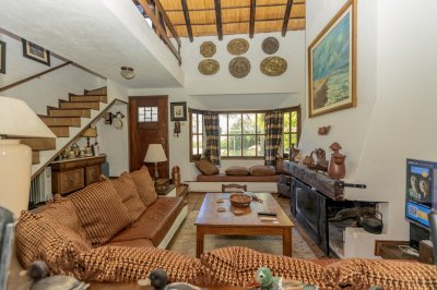 Casa en venta - Pinares - 4 dormitorios - 150mts del mar!