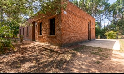 Venta casa 4 dormitorios Parque Burnett Playa mansa Punta del Este