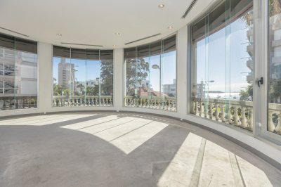 Alquiler local esquinero premium en Calle 20 Punta del Este
