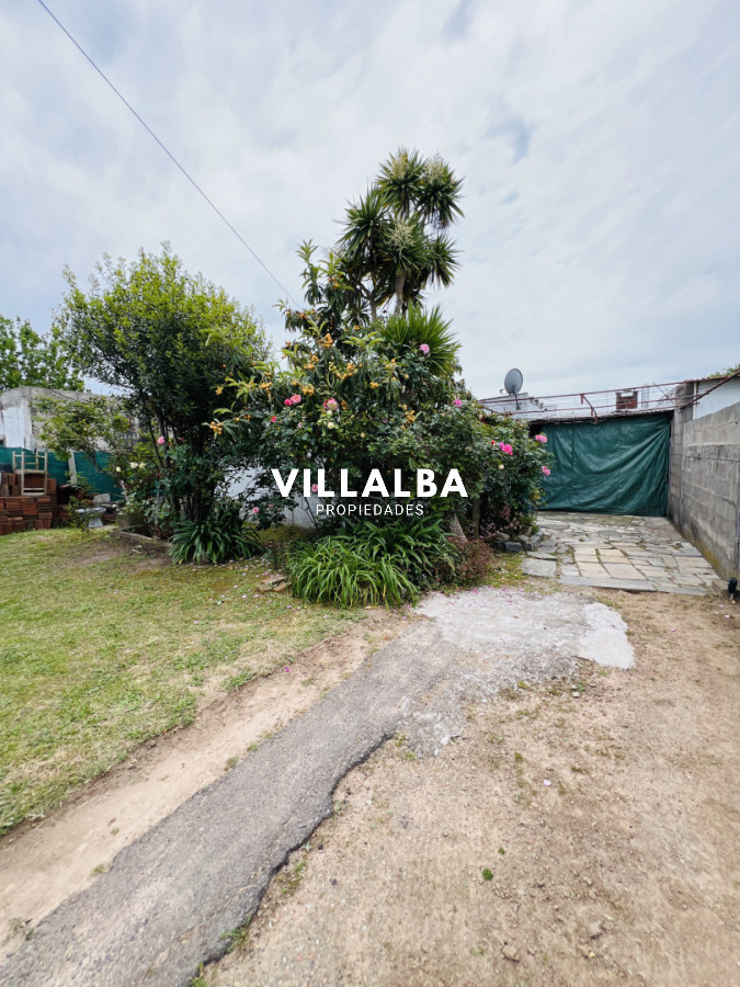 Apartamento ID.3906 - Casa en Venta a media cuadra Boulevard Artigas - Ideal para Renta.