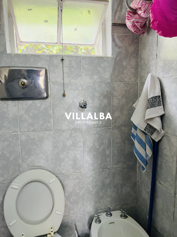 Apartamento ID.3906 - Casa en Venta a media cuadra Boulevard Artigas - Ideal para Renta.