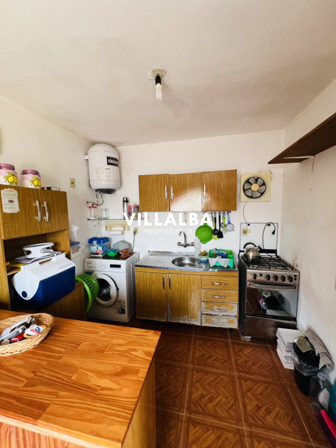 Apartamento ID.3906 - Casa en Venta a media cuadra Boulevard Artigas - Ideal para Renta.