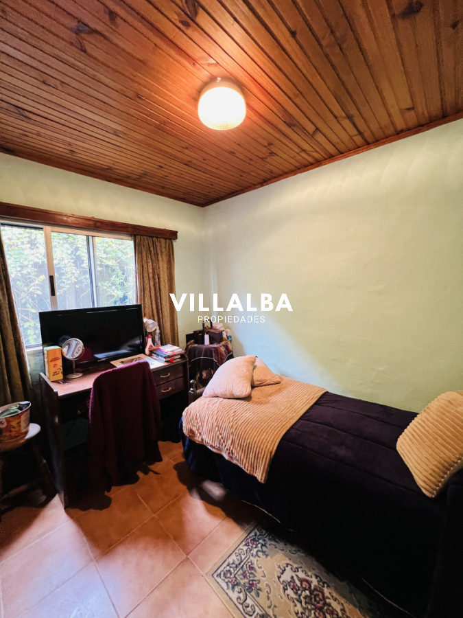 Apartamento ID.3906 - Casa en Venta a media cuadra Boulevard Artigas - Ideal para Renta.