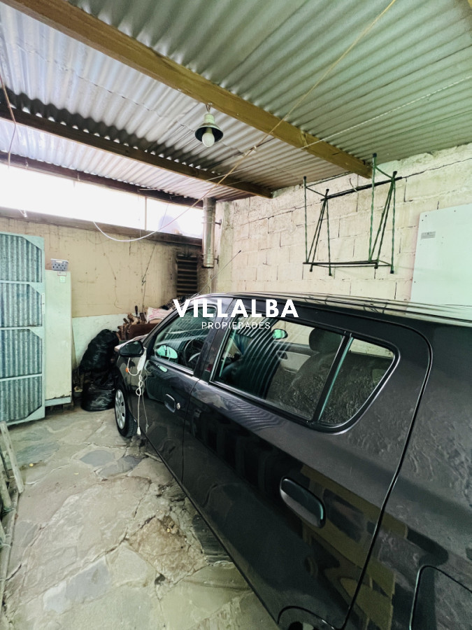 Apartamento ID.3906 - Casa en Venta a media cuadra Boulevard Artigas - Ideal para Renta.