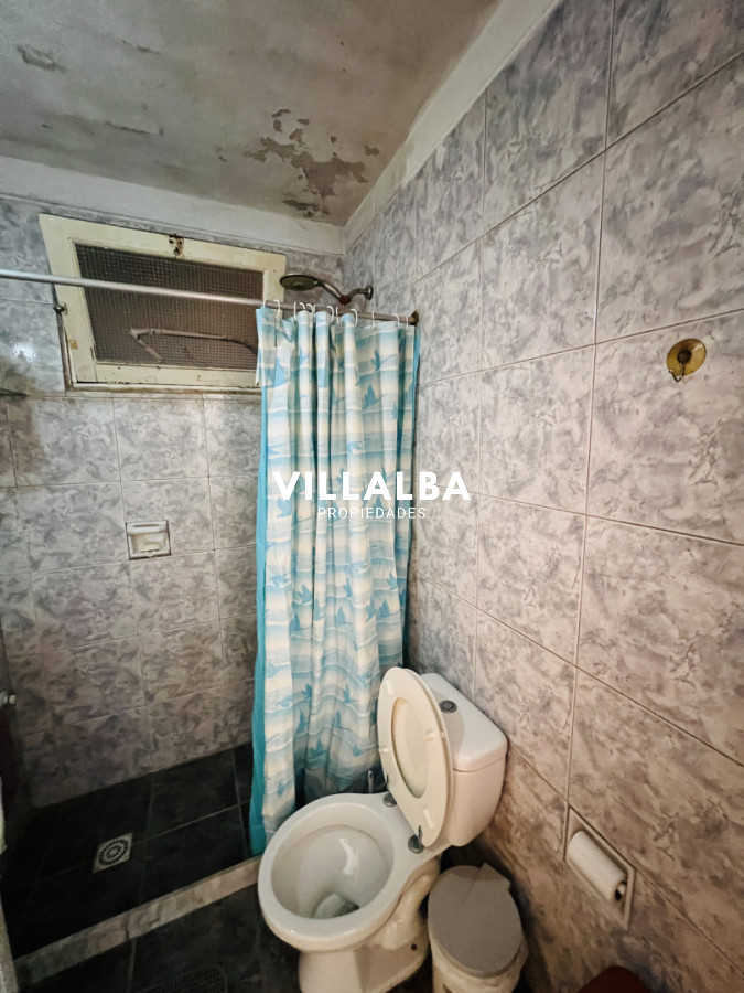 Apartamento ID.3906 - Casa en Venta a media cuadra Boulevard Artigas - Ideal para Renta.