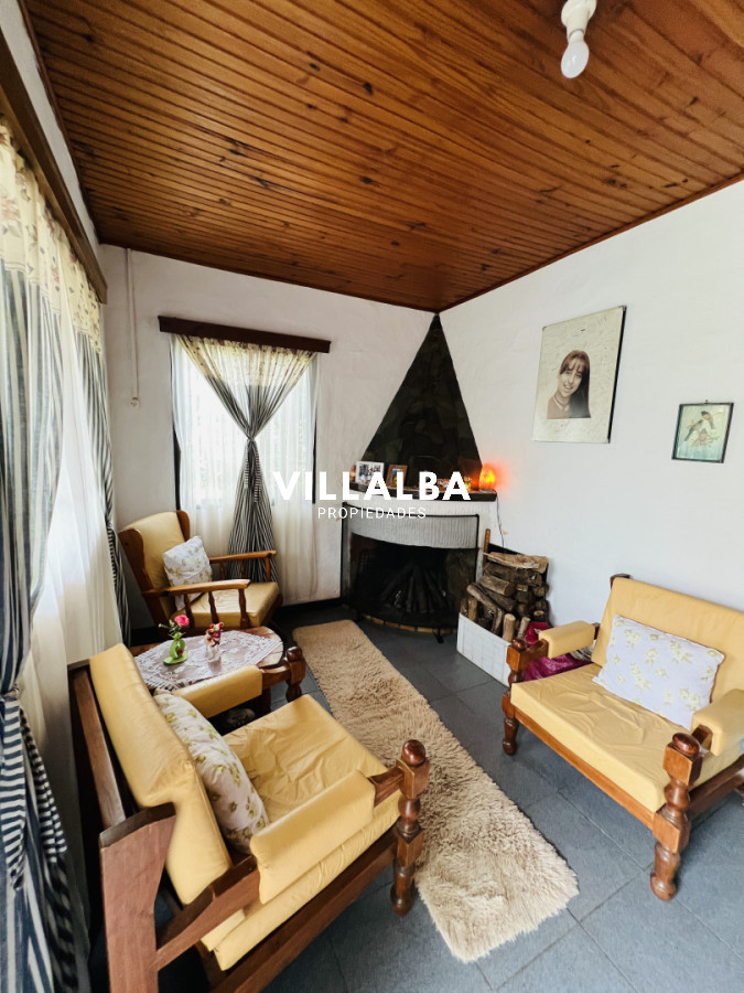 Apartamento ID.3906 - Casa en Venta a media cuadra Boulevard Artigas - Ideal para Renta.