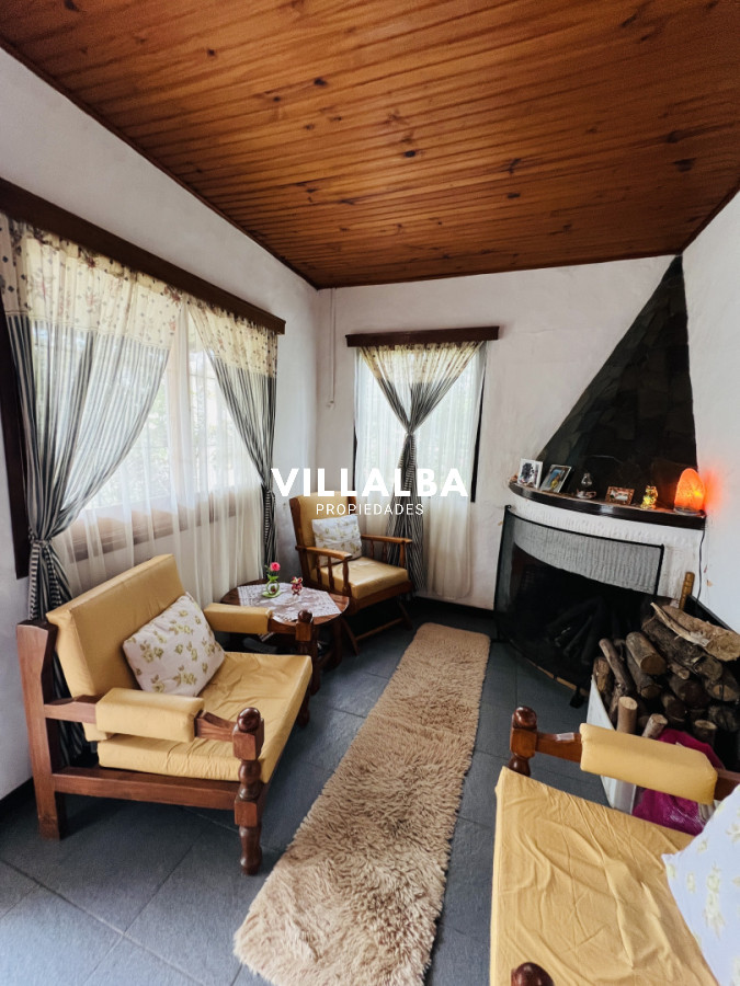 Apartamento ID.3906 - Casa en Venta a media cuadra Boulevard Artigas - Ideal para Renta.