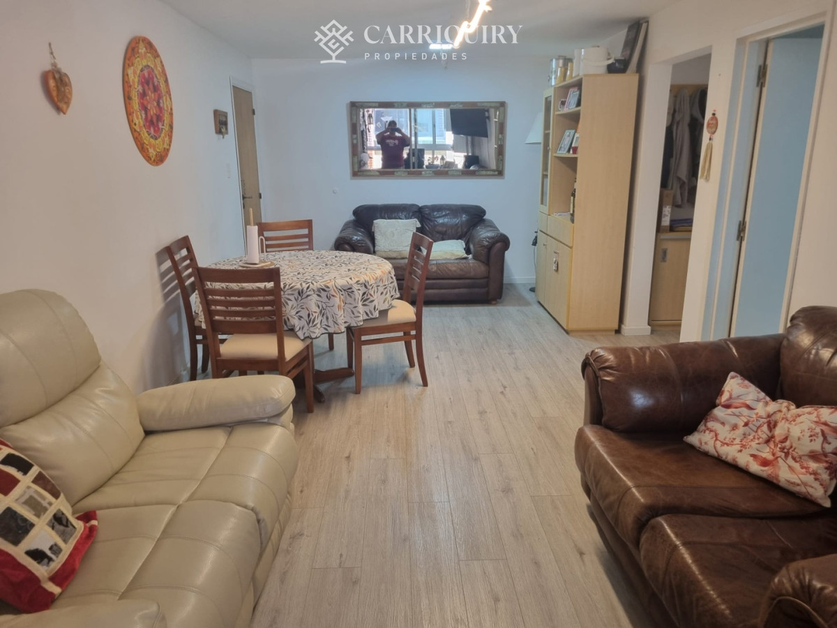 Apartamento ID.10409 - Venta de Apartamento de 2 dormitorios en Primera Linea Mansa.
