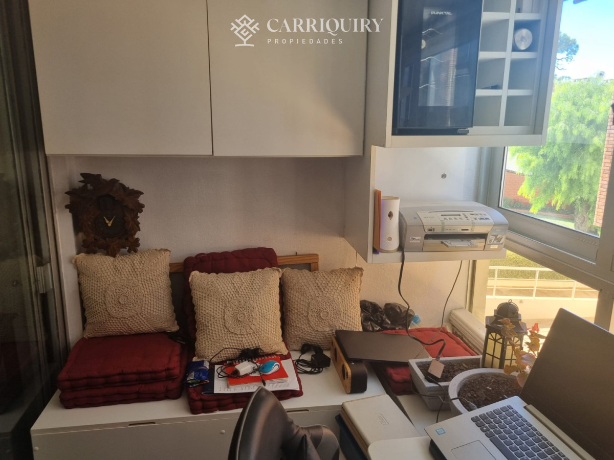 Apartamento ID.10409 - Venta de Apartamento de 2 dormitorios en Primera Linea Mansa.