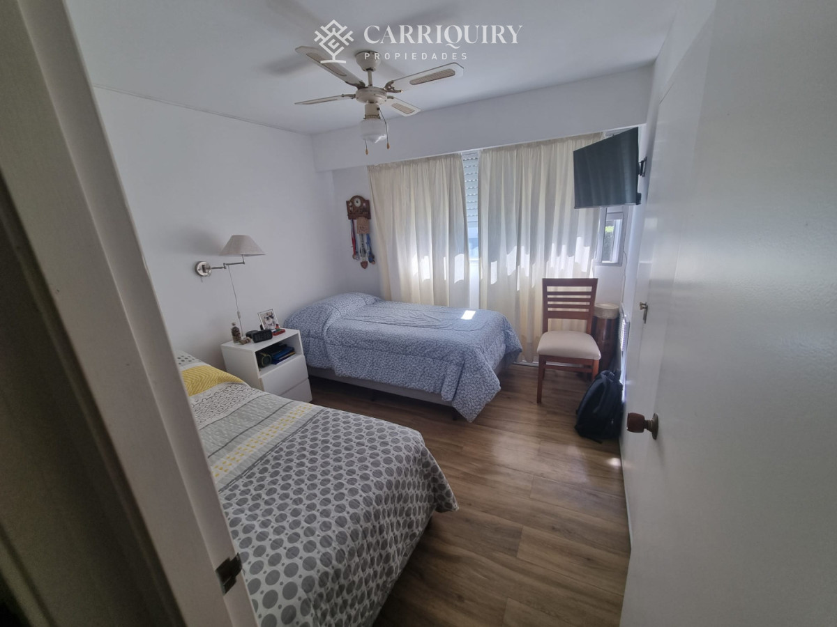 Apartamento ID.10409 - Venta de Apartamento de 2 dormitorios en Primera Linea Mansa.