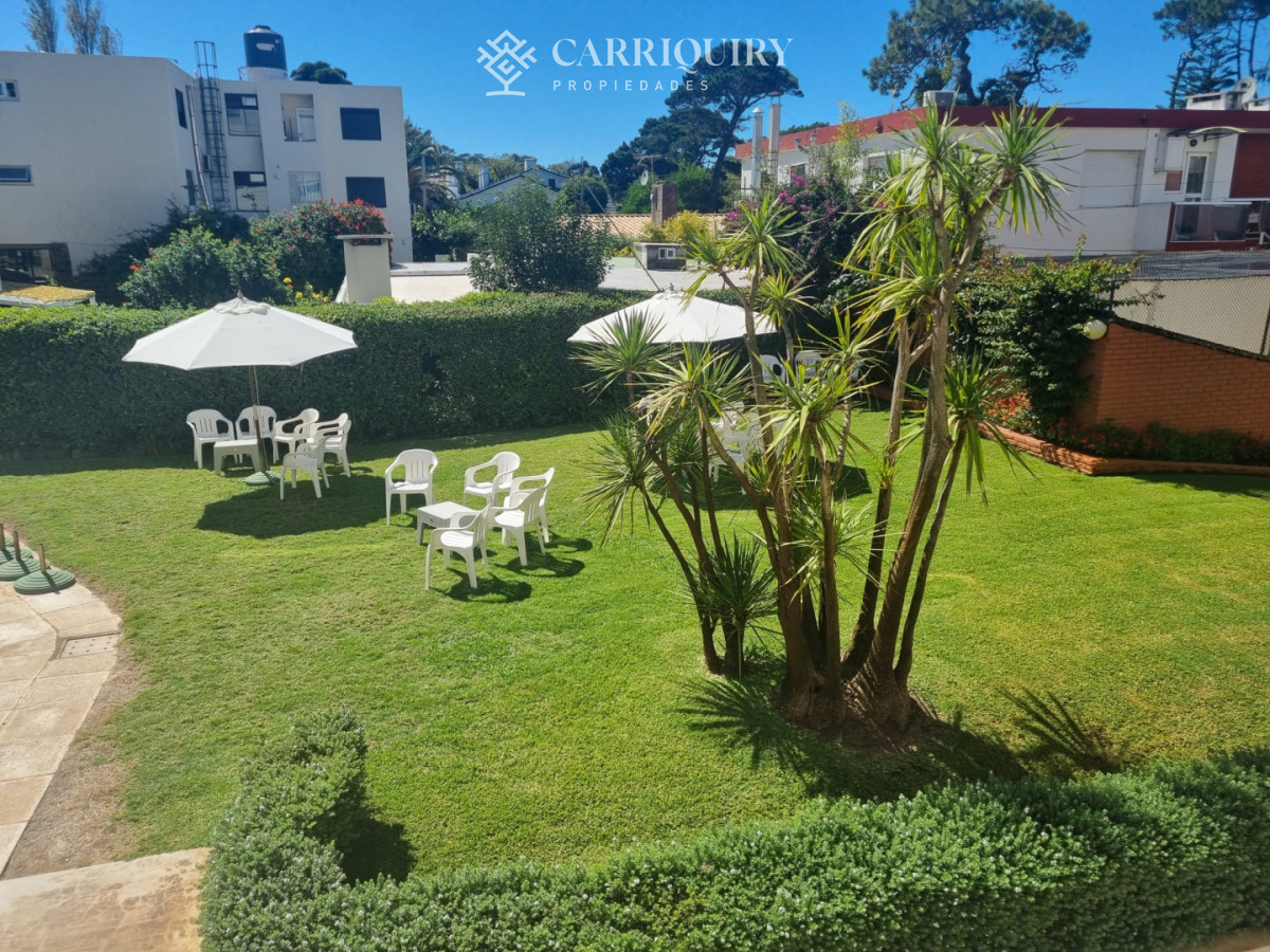 Apartamento ID.10409 - Venta de Apartamento de 2 dormitorios en Primera Linea Mansa.