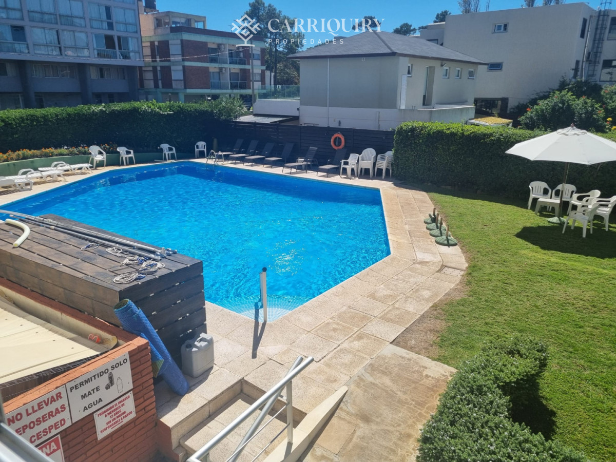 Apartamento ID.10409 - Venta de Apartamento de 2 dormitorios en Primera Linea Mansa.