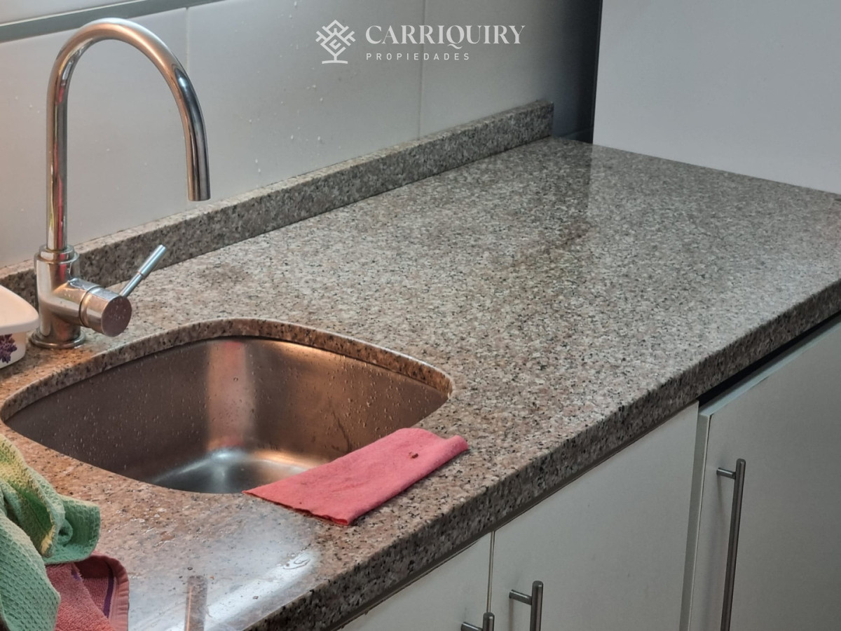 Apartamento ID.10409 - Venta de Apartamento de 2 dormitorios en Primera Linea Mansa.