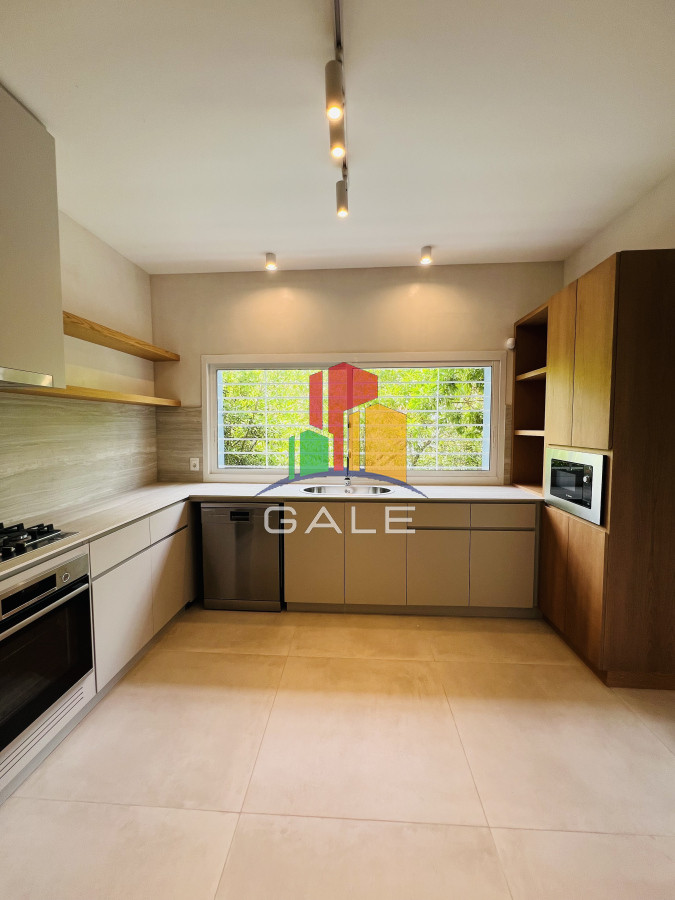 Casa ID.3286 - Venta de Casa Espectacular Zona Faro-Punta del Este.