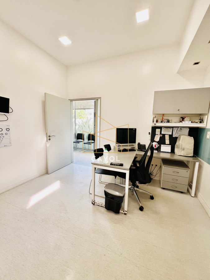 Casa ID.1095 - Clinica en Venta en Avenida Córdoba.