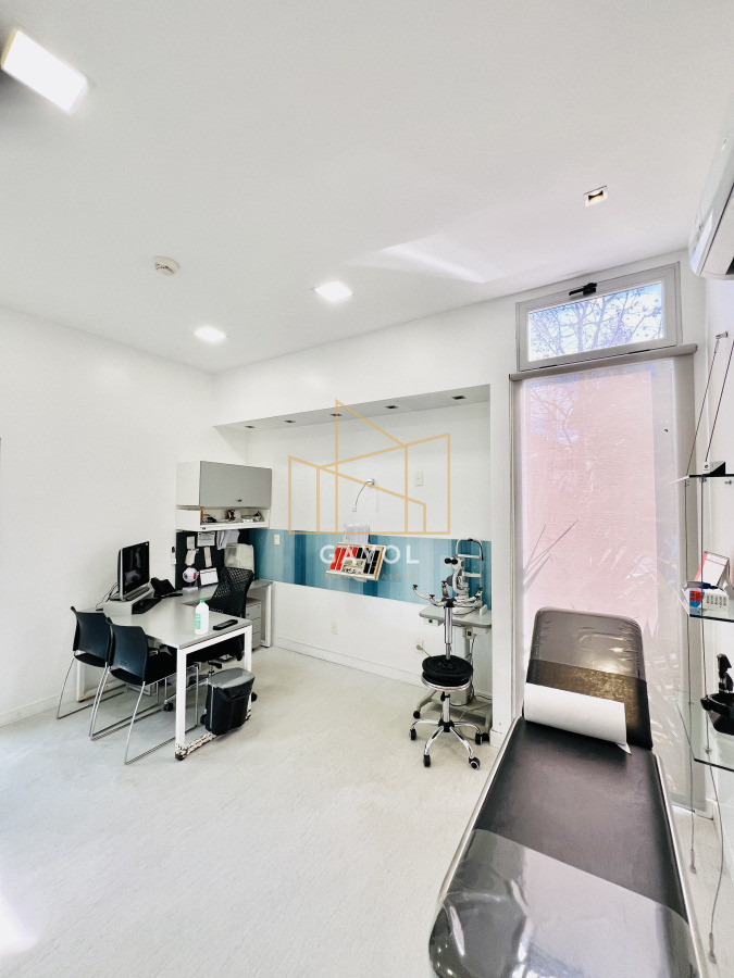 Casa ID.1095 - Clinica en Venta en Avenida Córdoba.