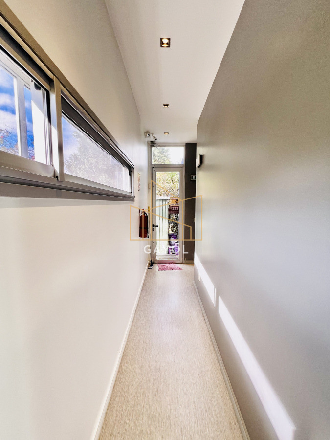 Casa ID.1095 - Clinica en Venta en Avenida Córdoba.