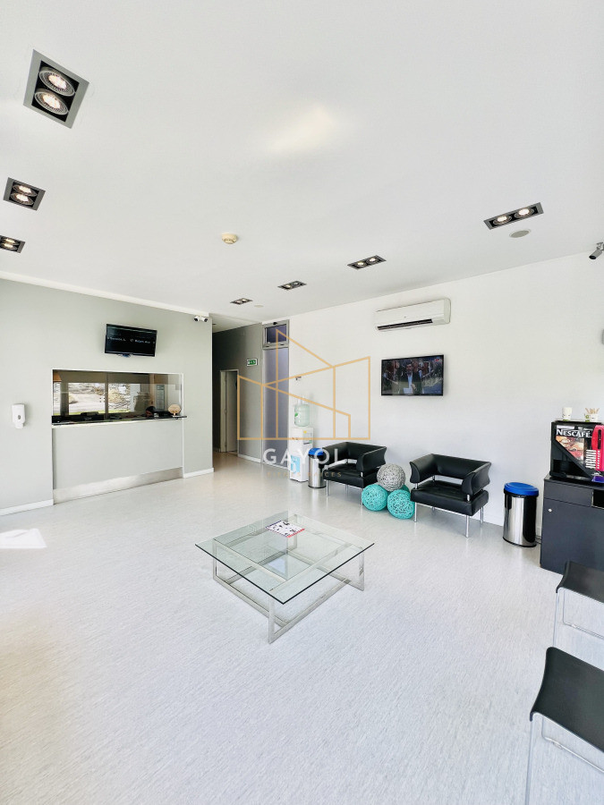 Casa ID.1095 - Clinica en Venta en Avenida Córdoba.