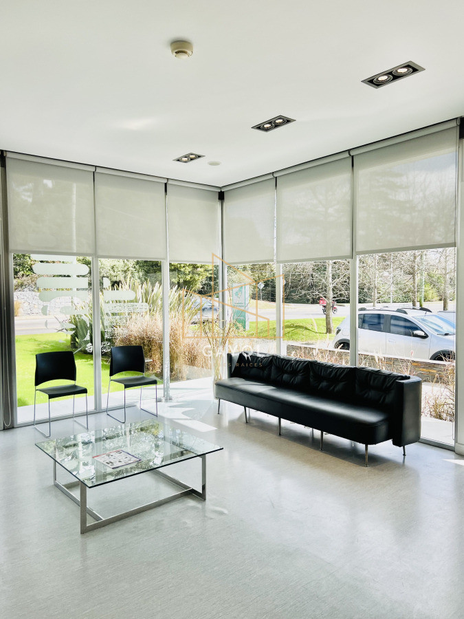 Casa ID.1095 - Clinica en Venta en Avenida Córdoba.