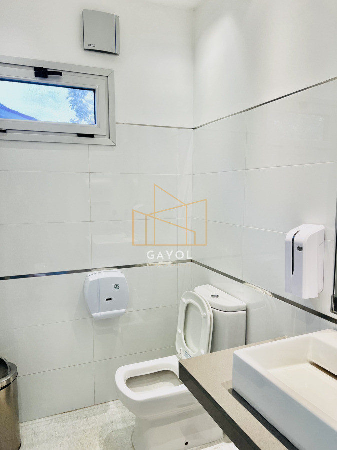 Casa ID.1095 - Clinica en Venta en Avenida Córdoba.