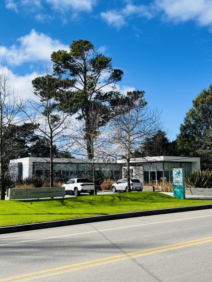 Casa ID.1095 - Clinica en Venta en Avenida Córdoba.