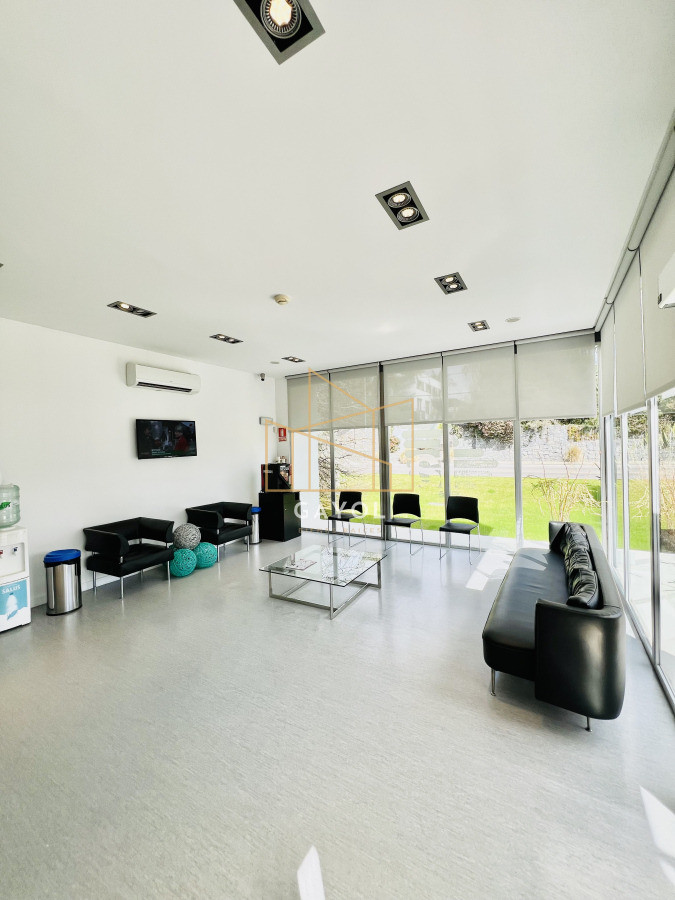 Casa ID.1095 - Clinica en Venta en Avenida Córdoba.