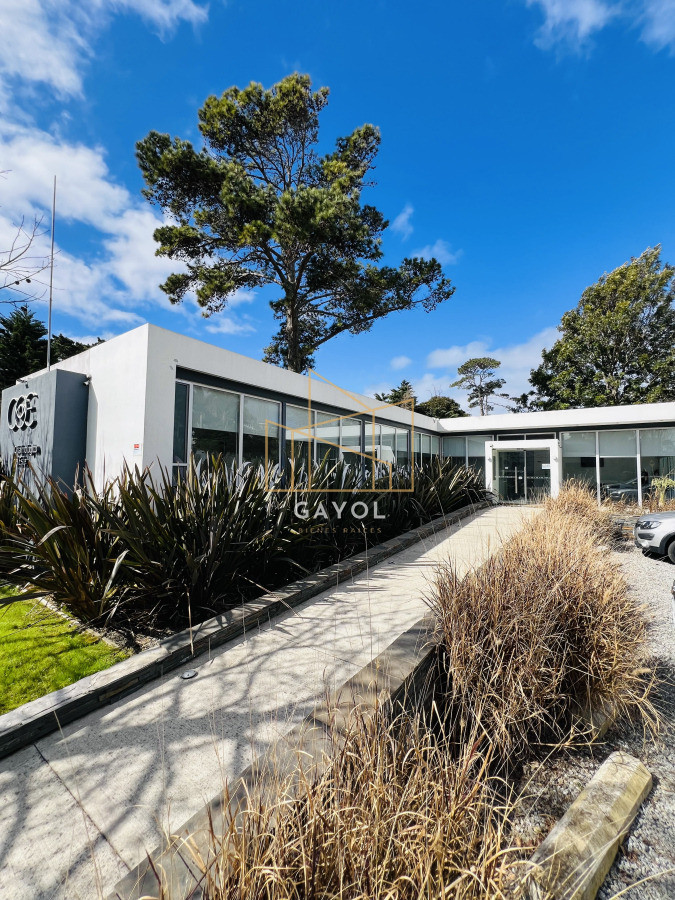 Casa ID.1095 - Clinica en Venta en Avenida Córdoba.