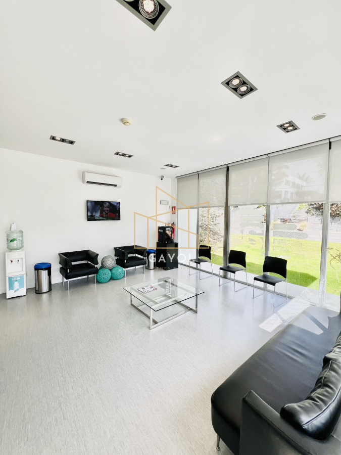 Casa ID.1095 - Clinica en Venta en Avenida Córdoba.