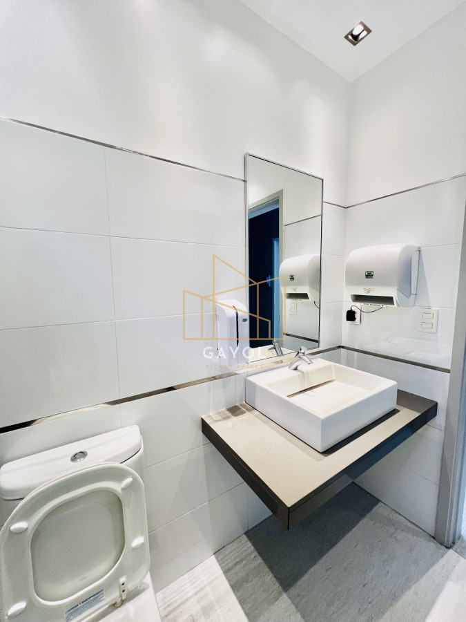 Casa ID.1095 - Clinica en Venta en Avenida Córdoba.