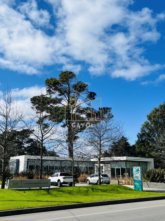 Casa ID.1095 - Clinica en Venta en Avenida Córdoba.